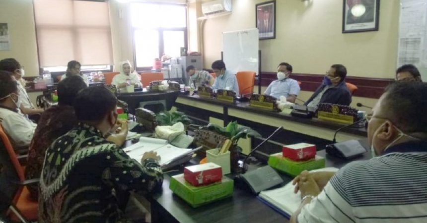 Hearing Komisi A DPRD Surabaya dengan warga dan BPN Surabaya.