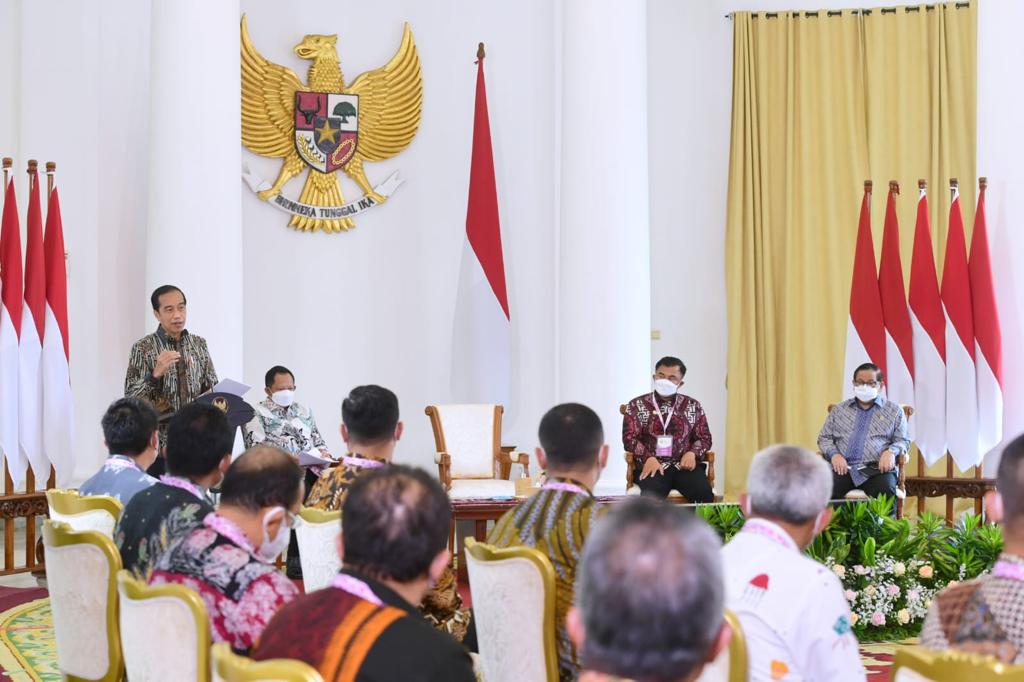 Presiden Joko Widodo memberikan sambutan saat membuka Apkasi Otonomi Expo 2021, di Istana Kepresidenan Bogor, Jabar, Rabu (20/10/2021).