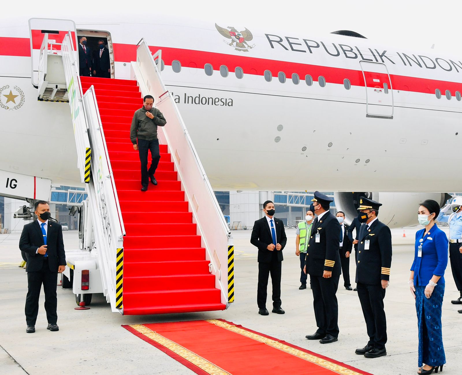 Presiden Joko Widodo tiba di Indonesia, Jumat (05/11/2021). (Setpres))