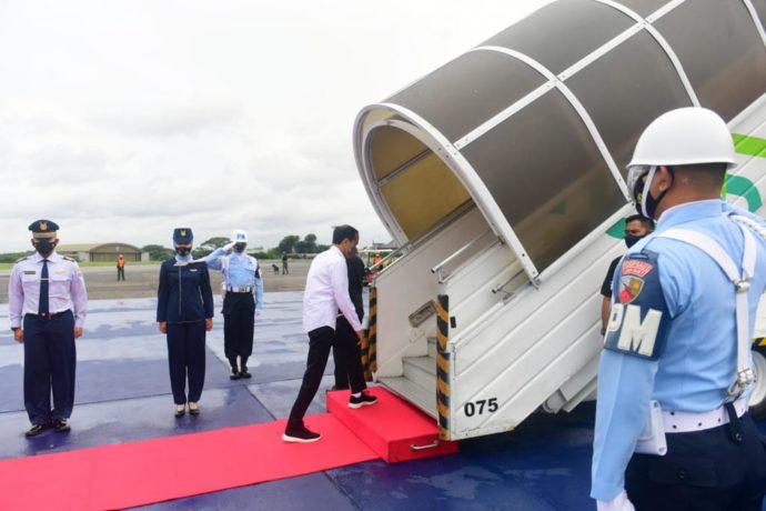 Presiden Jokowi bertolak ke Sulsel, Selasa (23/11/2021). (Setkab)