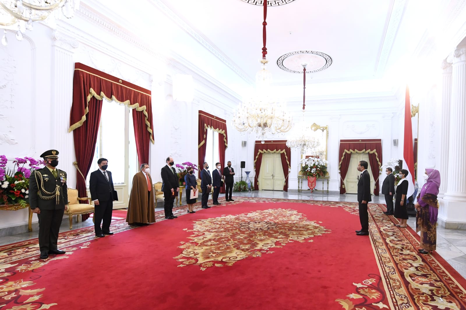 Presiden Jokowi menerima Surat Kepercayaan dari 6 Dubes Negara Sahabat, Rabu (02/03/2022), di Istana Merdeka, Jakarta. (Setpres)