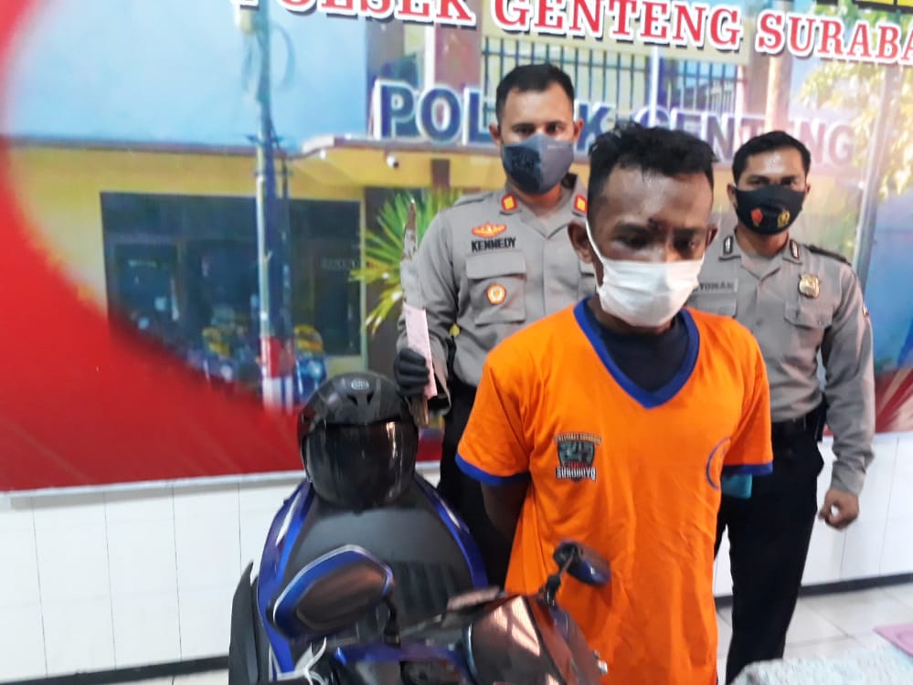 pelaku diamankan di Polsek Genteng