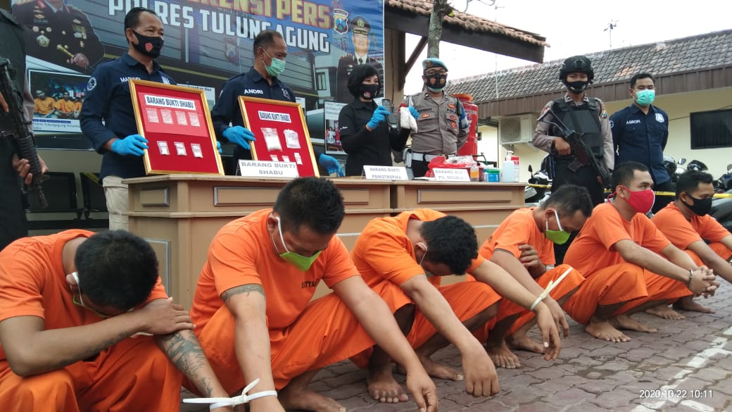 Tersangka penyelundup sabu dan obat terlarang ke dalam lapas Tulungagung,yang berhasil diamankan petugas 