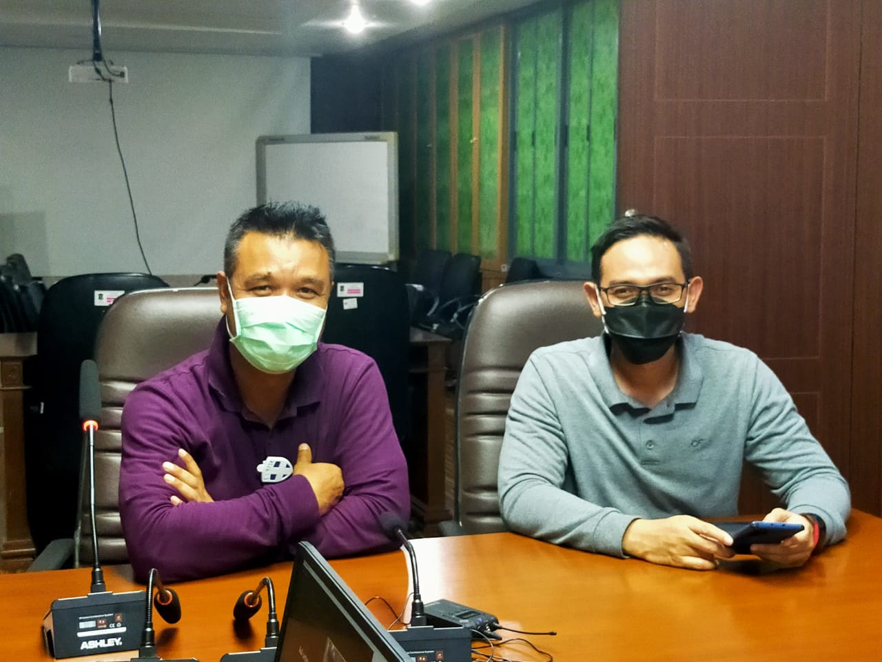 Kepala Dinas Komunikasi dan Informatika (Diskominfo) Kota Surabaya, M Fikser dan Kepala Bagian Humas Pemerintah Kota Surabaya, Febriadhitya Prajatara. | bcsj/byta.