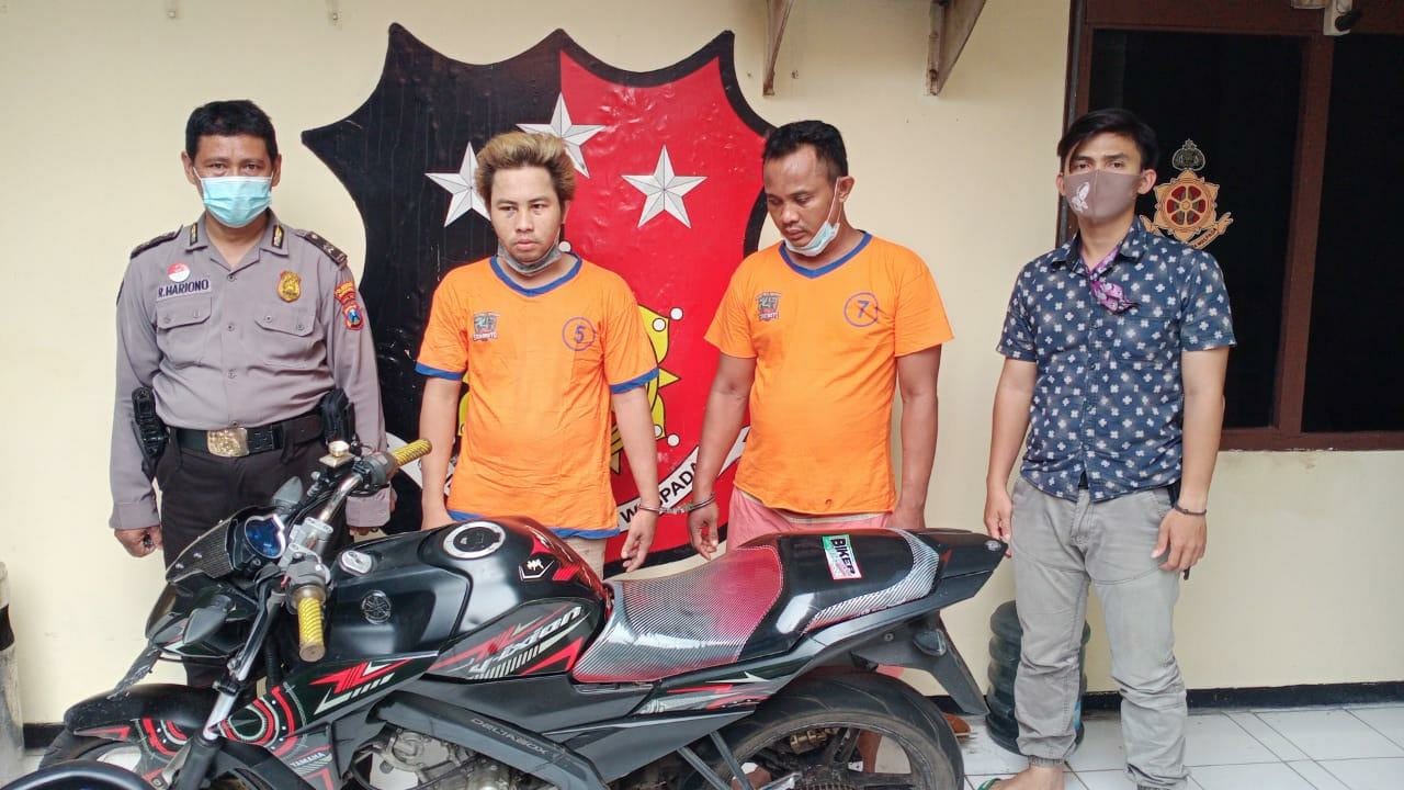  Roni (35) warga Bulak Banteng Kidul Gg. 8 Surabaya sebagai joki dan Izroil Akbar (23) warga Arimbi Buntu Surabaya sebagai eksekutor.