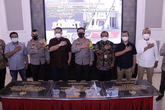 Suasana peresmian tiga gedung Mapolrestabes Surabaya yang baru oleh Kapolda Jatim Irjen Pol Nico Aafinta.