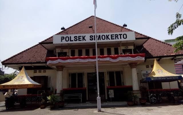 Mapolsek Simokerto Surabaya.