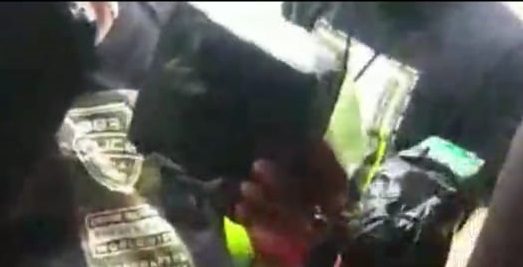 salah satu capture video penangkapan bandar narkoba di jalan tol. (istimewa)