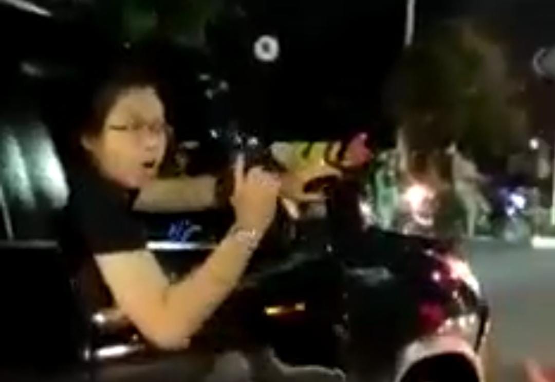 Pengemudi mobil Fortuner berinisial MFA yang mengacungkan senjata api di lampu merah.