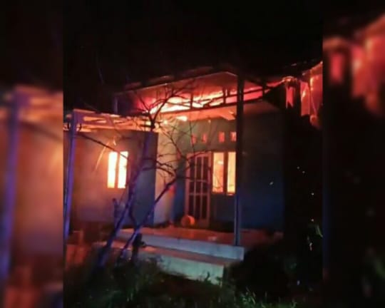 Rumah di Komplek Permata Bunda, Kabupaten Banjar, ludes dilalap si jago merah.