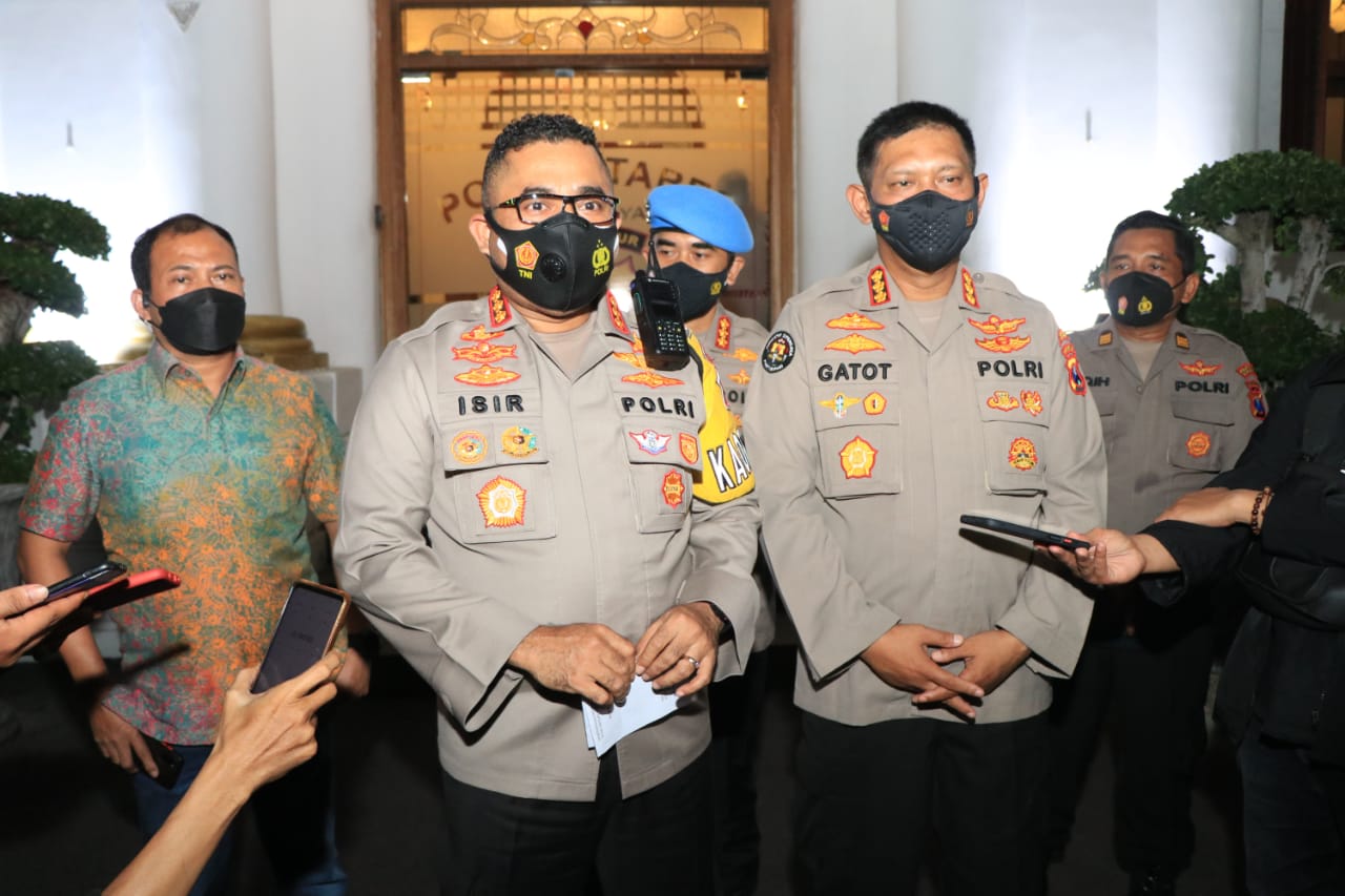 Kapolrestabes Surabaya Kombes Jhonny Eddizon Isir saat di Mapolrestabes Surabaya.