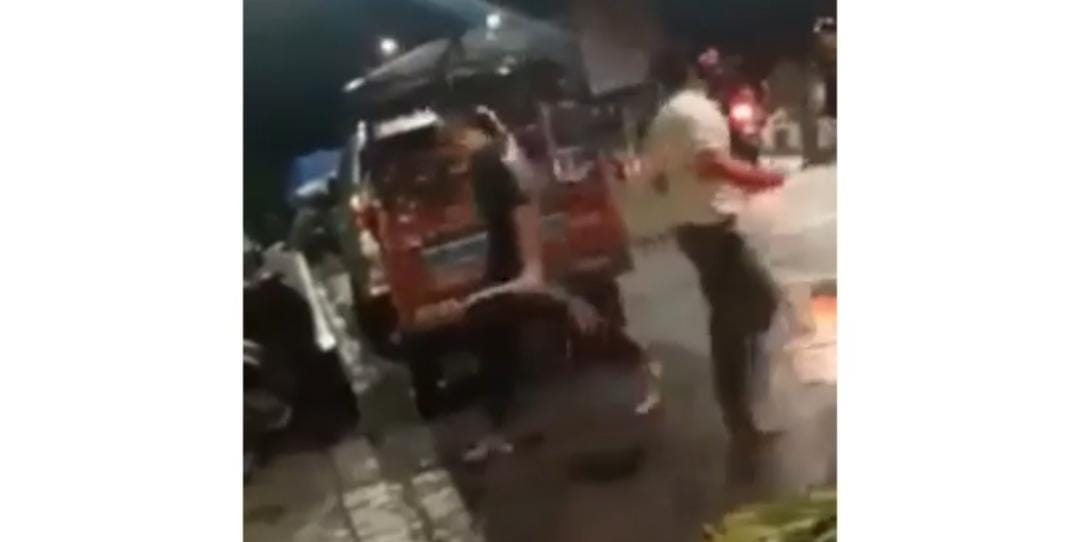 Tangkapan layar video tawuran yang viral.