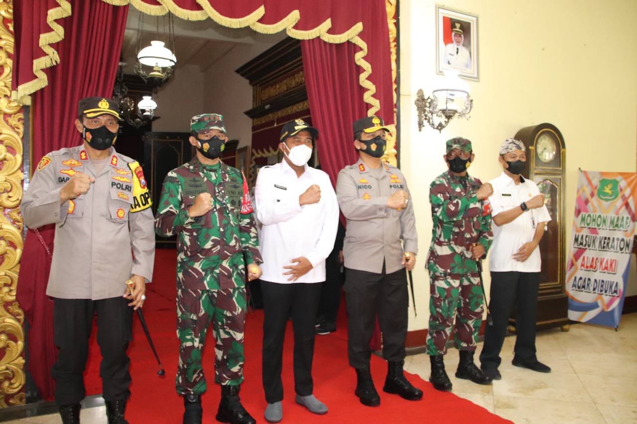 Kapolda Jawa Timur Irjen Pol Nico Afinta bersama Pangdam V Brawijaya Mayjen TNI Suharyanto.