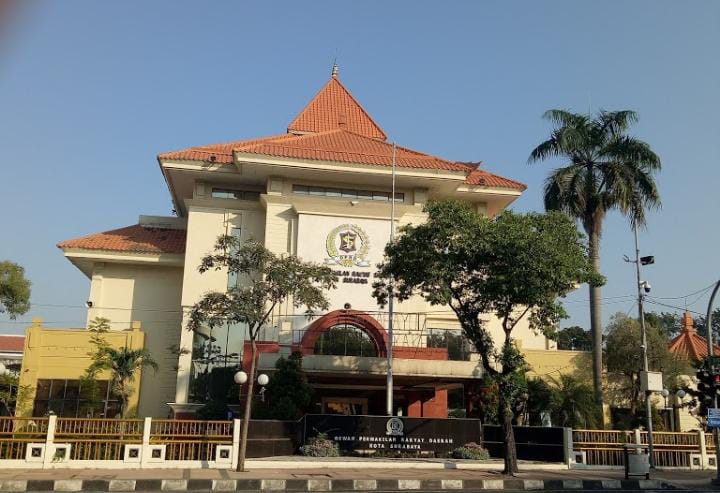 Gedung DPRD Surabaya.