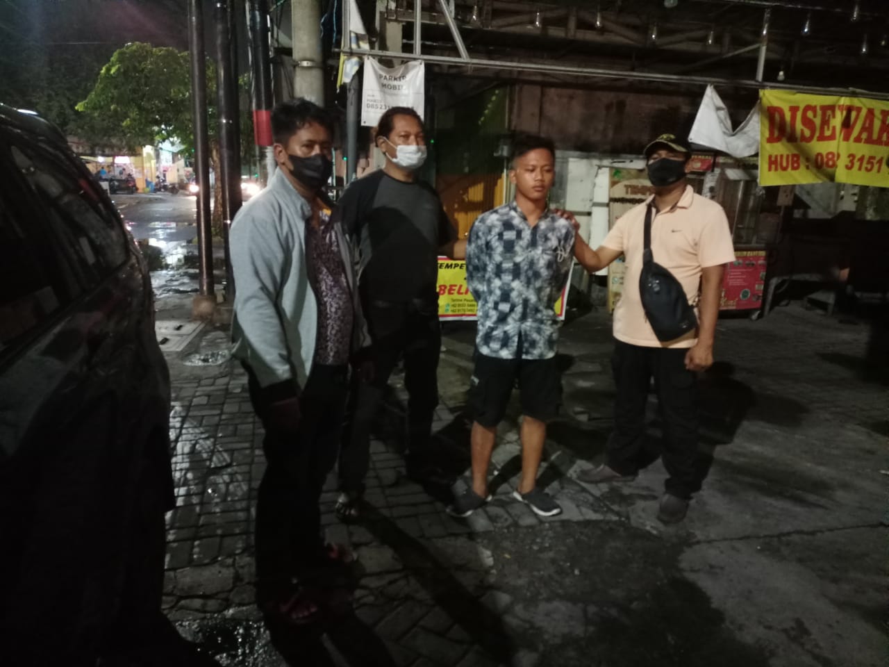 Dua pelaku pencurian sepeda motor di Ketintang yang ditangkap warga