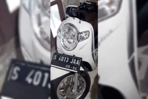 Motor korban F, Honda Scoopy yang hilang di rumah kos di Dukuh Pakis.