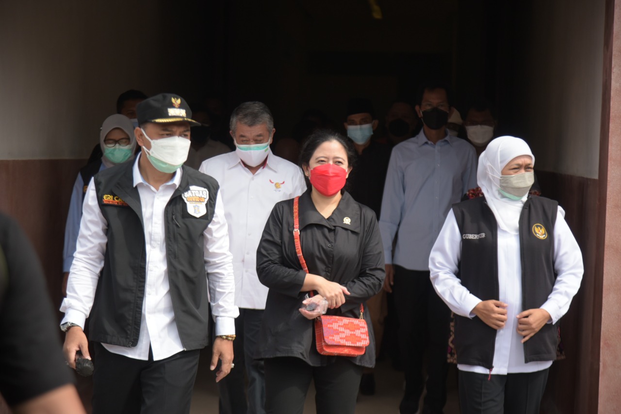 Ketua DPR RI Puan Maharani didampingi Wali Kota Surabaya, Eri Cahyadi, Gubernur Jatim, Kapolda Jatim, dan Pangdam V Brawijaya.