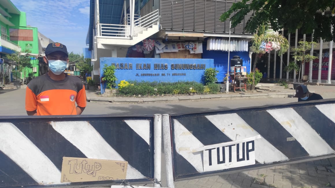 Sentra Ikan Gunungsari yang ditutup selama PPKM Darurat.