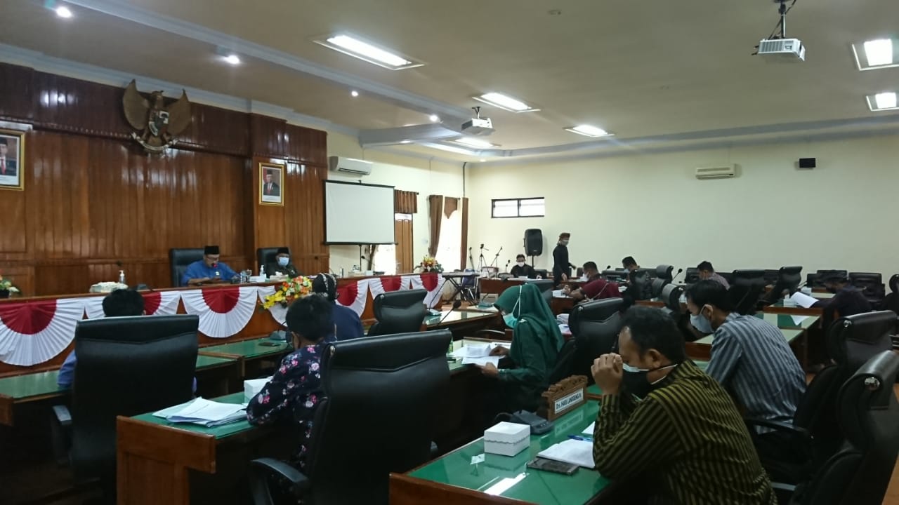 Suasana rapat Komisi IV DPRD Trenggalek bersama OPD mitra membahas KUA-PPAS, Kamis (22/7/2021).