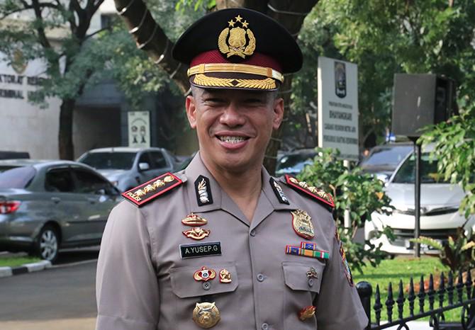 Kombes Pol Akhmad Yusep Gunawan pengganti Kombes Pol Johnny Eddizon Isir sebagai Kapolrestabes Surabaya.
