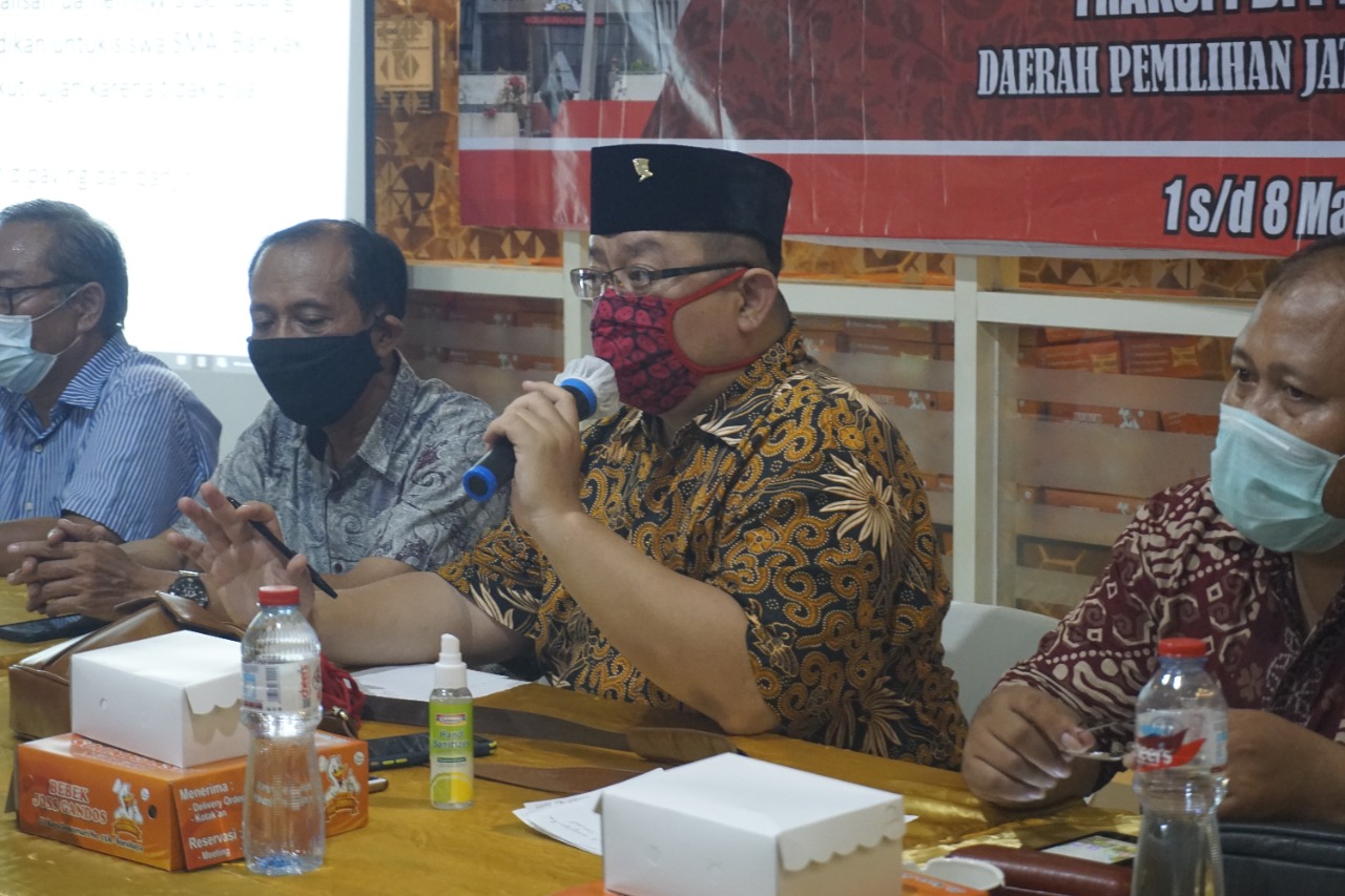 Anggota Komisi A DPRD Jawa Timur yang juga sebagai Dosen Pengajar Pancasila Yordan M Bataragoa.