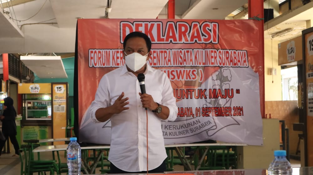 Wakil Ketua Komis B DPRD Surabaya Anas Karno saat memberi sambutan.