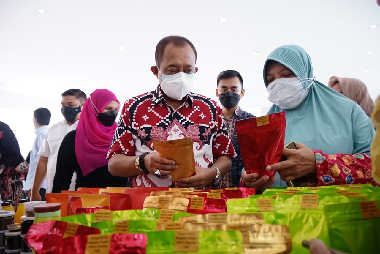 Wakil Walikota Surabaya Armuji saat mengunjungi UMKM se-Kecamatan Rungkut.
