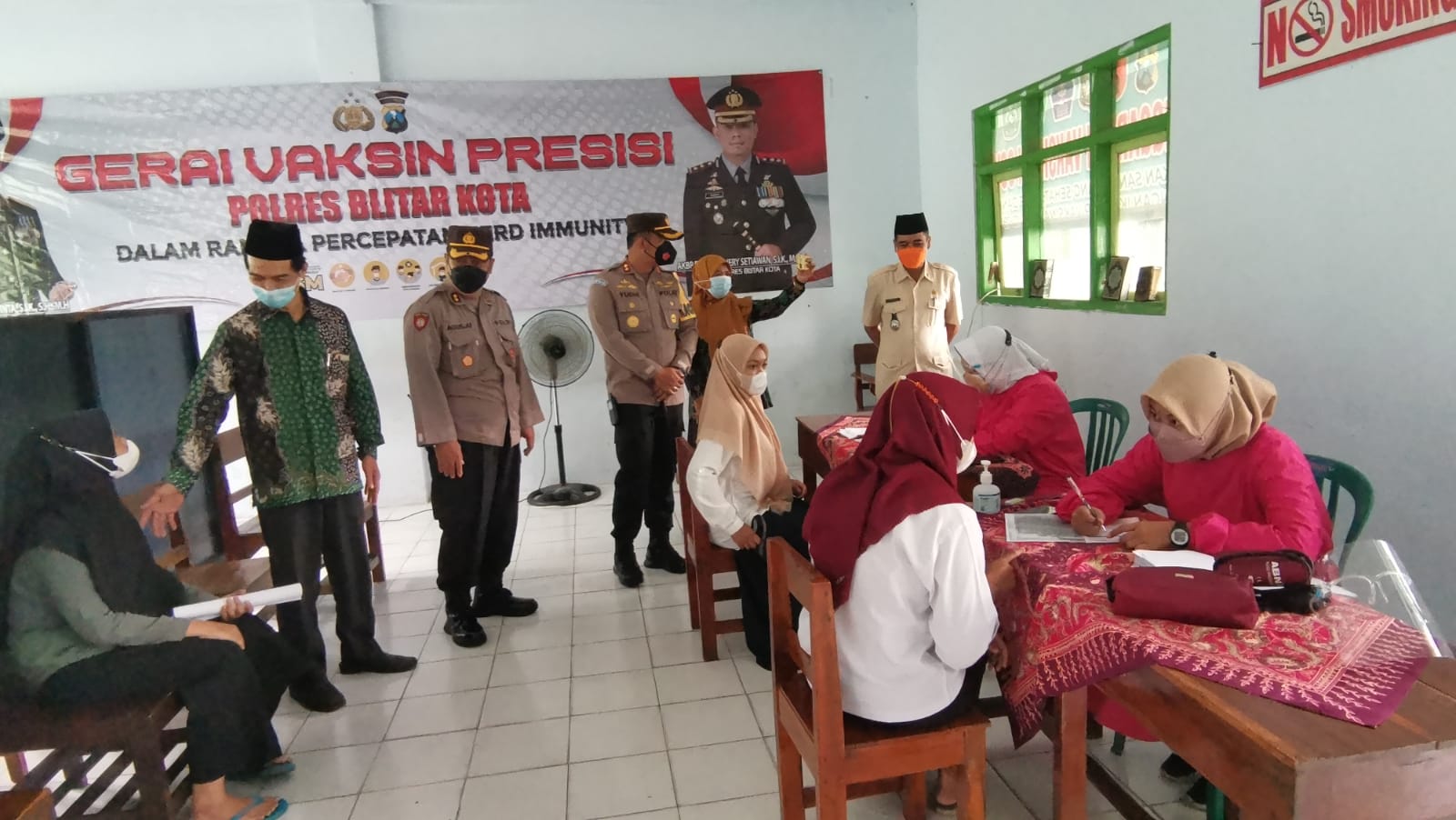 Suasana di Gerai Vaksin Presisi secara Door To Door di Pondok Pesantren Nurul Ulum, Jalan Ciliwung, Kota Blitar.