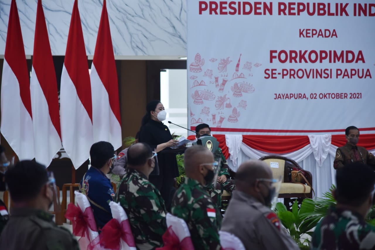 Ketua DPR RI Puan Maharani saat memberi sambutan pada kegiatan pengarahan kepada Forkopimda se-Provinsi Papua di Kantor Gubernur Papua di Jayapura, Sabtu (02/10/2021).