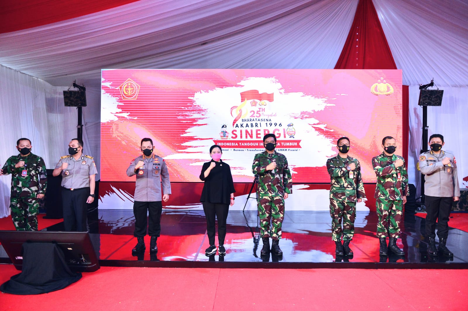 Ketua DPR RI Puan Maharani bersama Panglima TNI Marsekal Hadi Tjahjono dan Kapolri Jenderal Listyo Sigit.