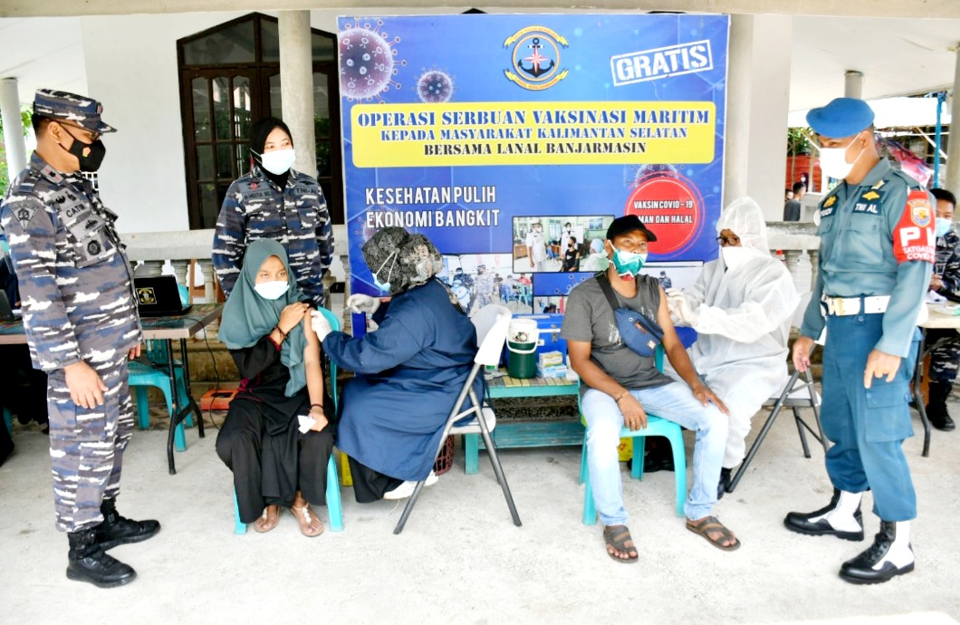 Suasana serbuab vaksiasi Covid-19 di di Desa Guntung Manggis, Kecamatan Landasan Ulin Kota Banjarbaru (BJB), 