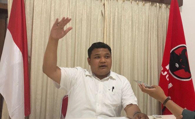 Wakil Sekretaris DPC PDI Perjuangan Kota Surabaya Achmad Hidayat.