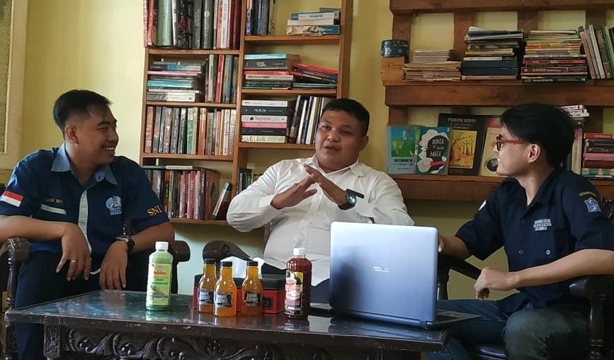 Dialog interaktif membahas Peran Pemuda dalam Pemulihan Ekonomi Pasca Pandemi secara live streaming, Sabtu (16/10/2021). Achmad Hidayat (tengah).