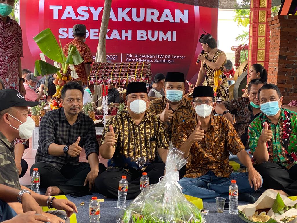 Ketua DPRD Surabaya Adi Sutarwijono menghadiri selamatan Sedekah Bumi di Kuwukan, Lontar, Sambikerep.