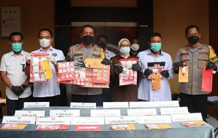 Kapolresta Banjarmasin Kombes Pol. Rachmat Hendrawan saat rilis kasus dan pemusnahan barang bukti narkoba.