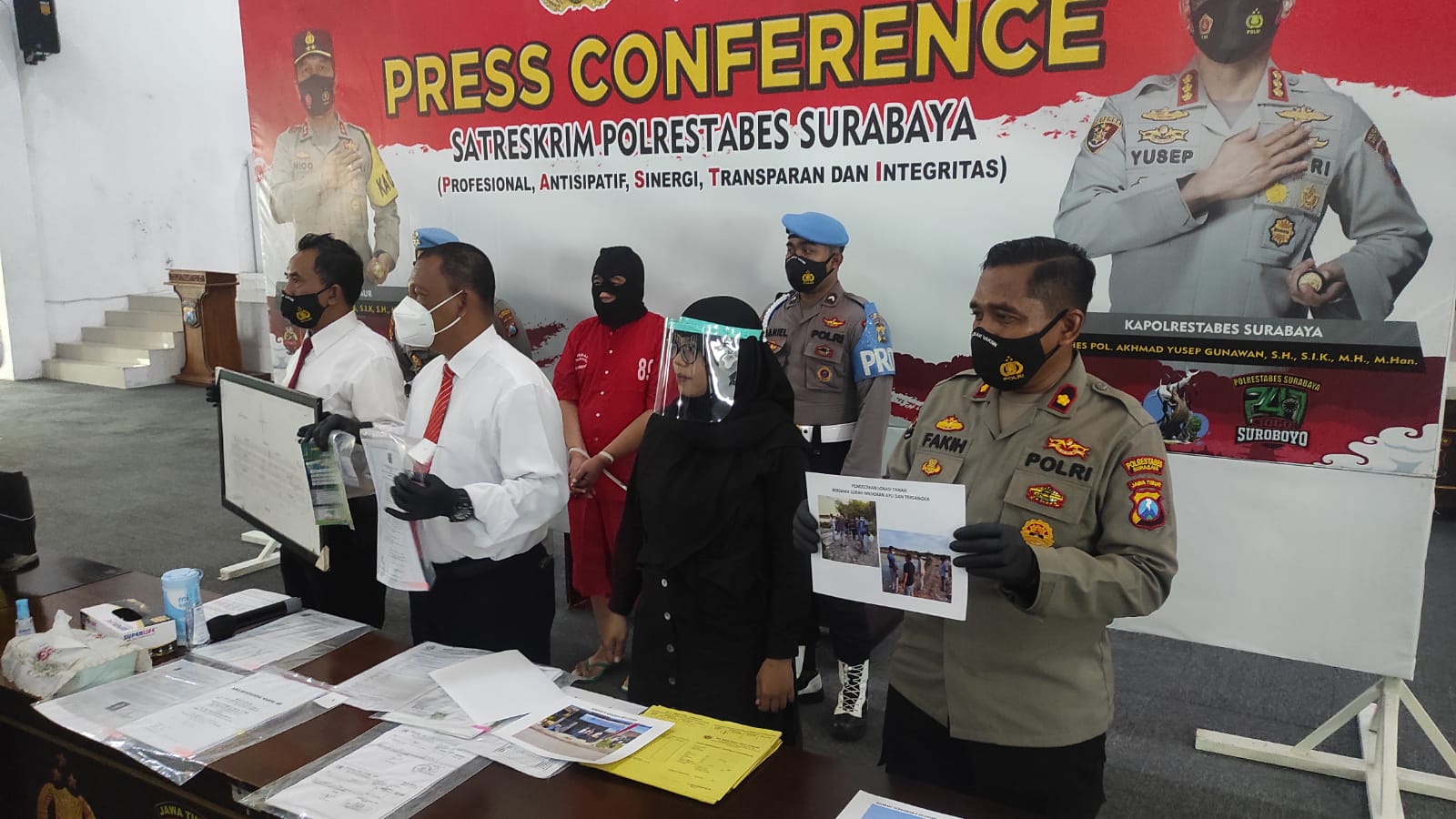 Suasana konferensi pers Satgas Mafia Tanah Surabaya.