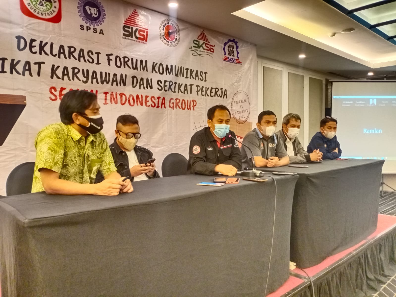 Suasana Deklarasi Forum Komunikasi Serikat Karyawan dan Serikat Pekerja Semen Indonesia Grup (FKSKSPSIG) di Surabaya, Jawa Timur.