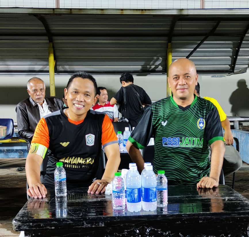 Bupati Lumajang Thoriqul Haq dan Kabid Keolahragaan Dispora Jatim Firman Syah Ali.