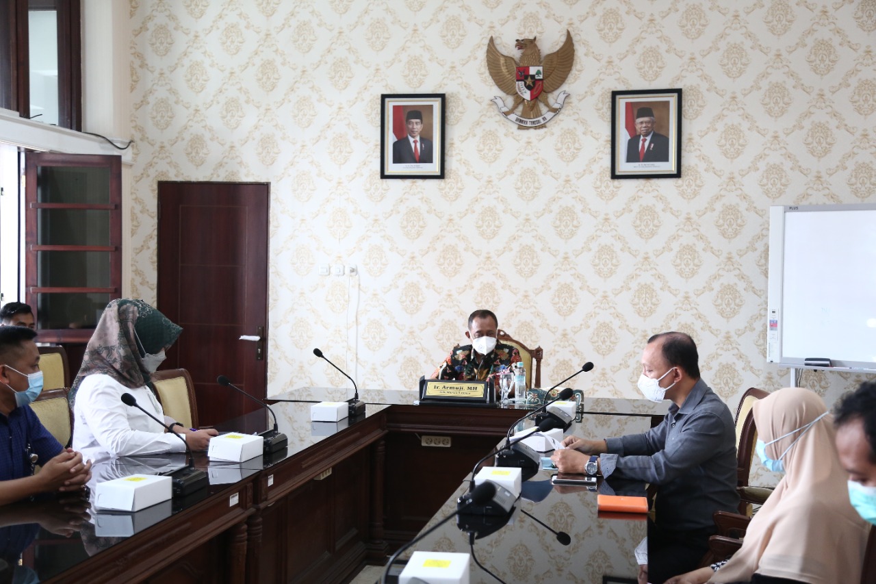 Rapat koordinasi antara Pemerintah Kota Surabaya yang dipimpin langsung Wakil Walikota Surabaya Armuji.