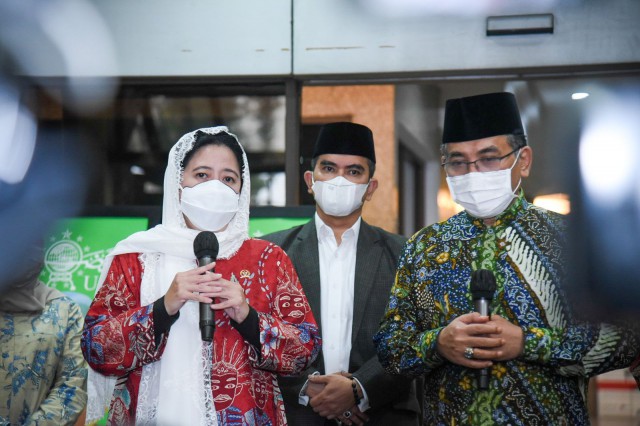 Ketua DPR RI Puan Maharani bertandang ke Pengurus Besar Nahdlatul Ulama (PBNU) diterima langsung oleh Ketua Umum PBNU KH Yahya Cholil Staquf, Sekjen PBNU Saifullah Yusuf, dan jajaran pimpinan PBNU lainnya. (DPR)
