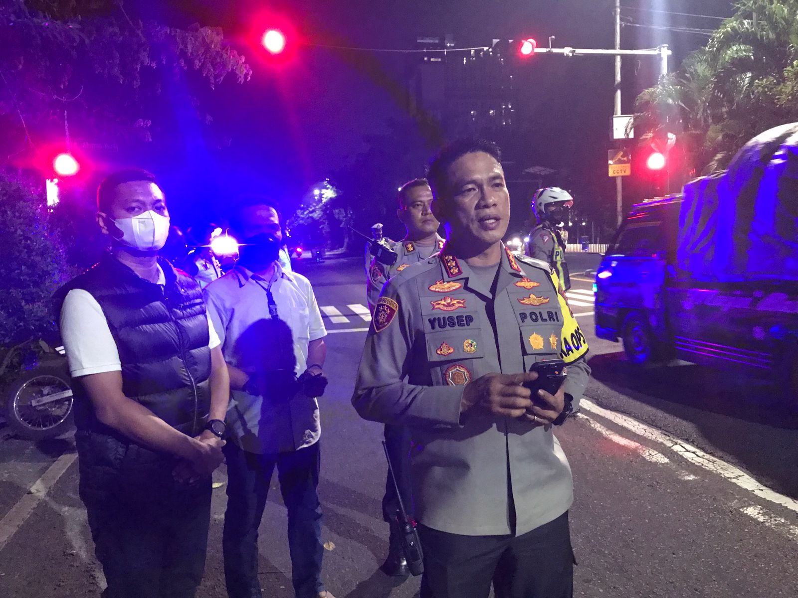Kapolrestabes Surabaya Kombes Pol Ahmad Yusep, terjun langsung melakukan patroli skala besar.