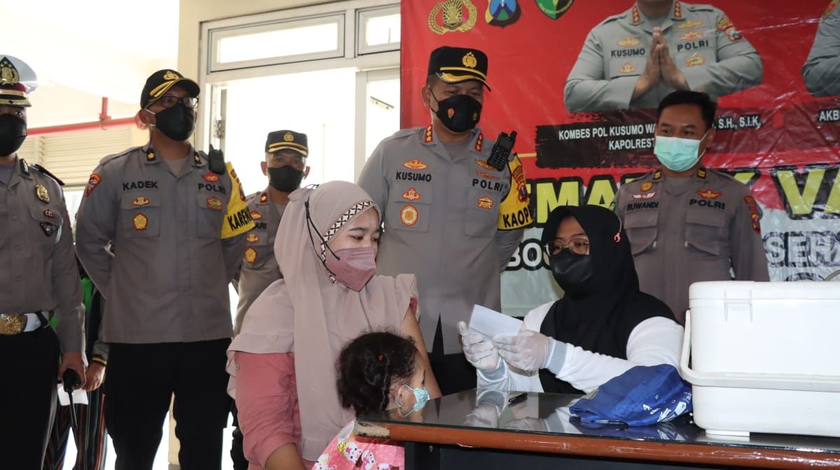 Vaksinasi di Terminal Purabaya yang digelar Polresta Sidoarjo. (Polresta Sidoarjo)