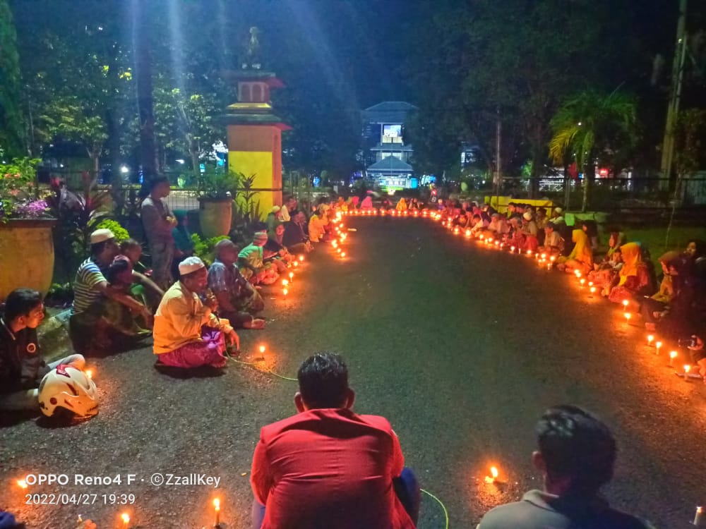 istighasah kel alm herman korban penimbakan 5 anggota polres sumenep menuntut ke adilan rabu 27 april 2022 jam 19.00-selesai , istihgasah di warnai tangis dan teaterikal simulasi SOP penanganan org dg sajam
