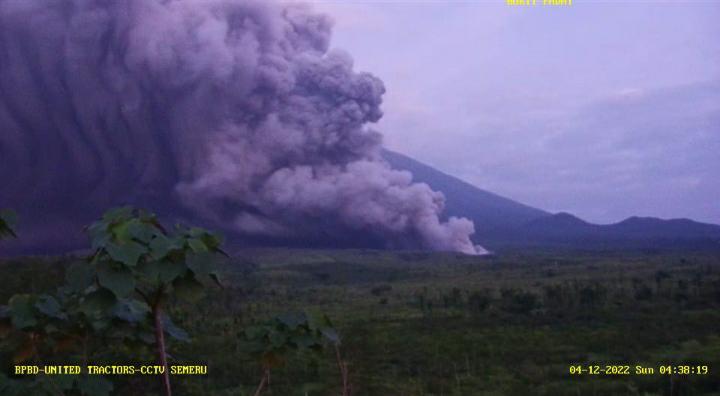 erupsi Gunung Semeru.