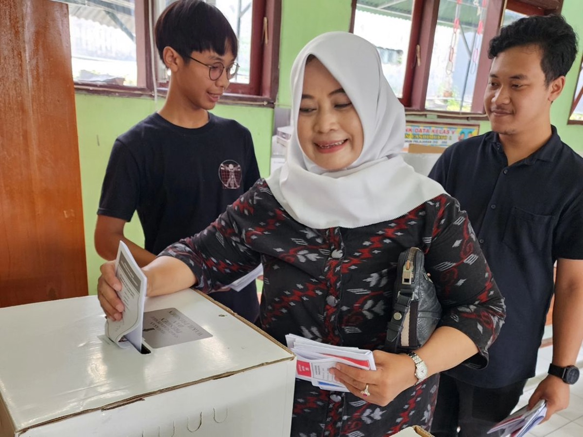 Istri mantan Wakil Bupati (Wabup) Jombang Sumrambah, Wiwin Isnawati.