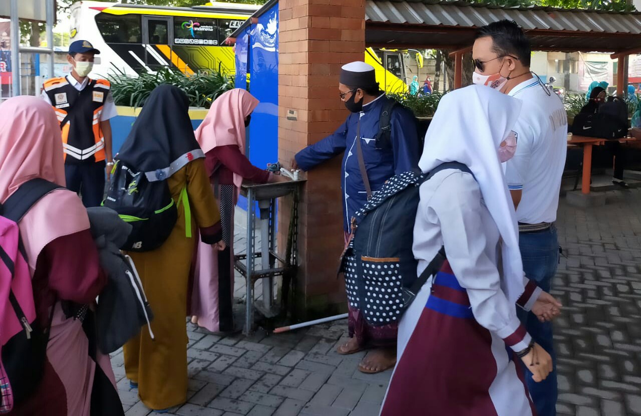 Santri-santri dari Gresik yang dijemput Dishub Gresik dari berbagai pondok di Jawa Timur.