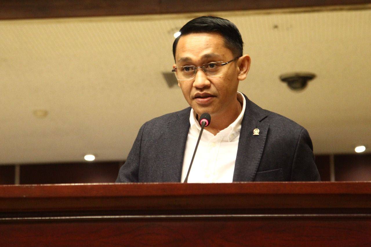  Anggota DPD Komite I Abdul Rachman Thaha.