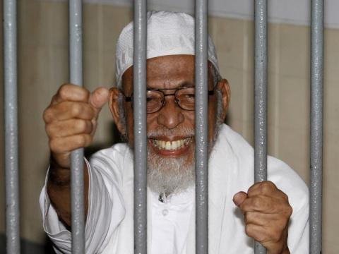 TERTAWA: Terpidana terorisme Abu Bakar Ba'asyir pada suatu kesempatan. Dia akan bebas pada tanggal 8 Januari 2021 mendatang.