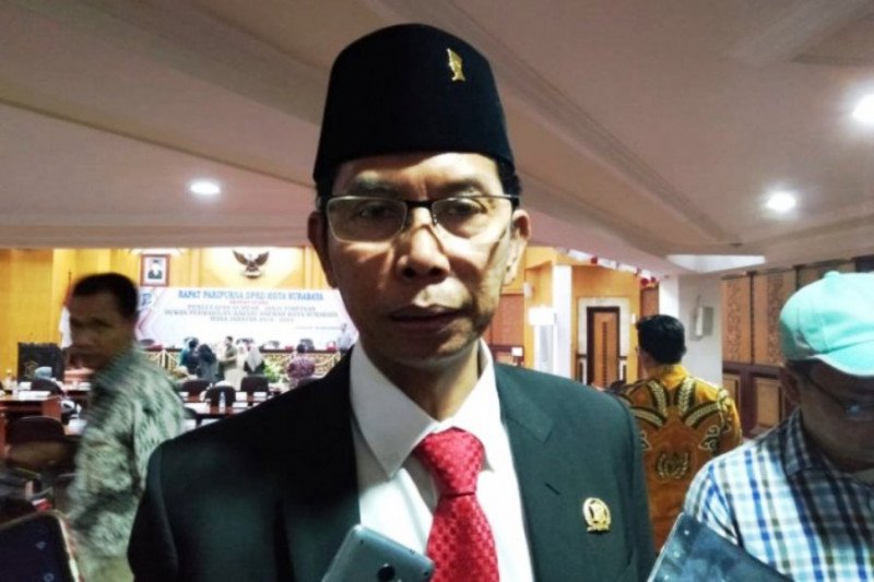 Ketua DPRD Kota Surabaya, Adi Sutarwijono