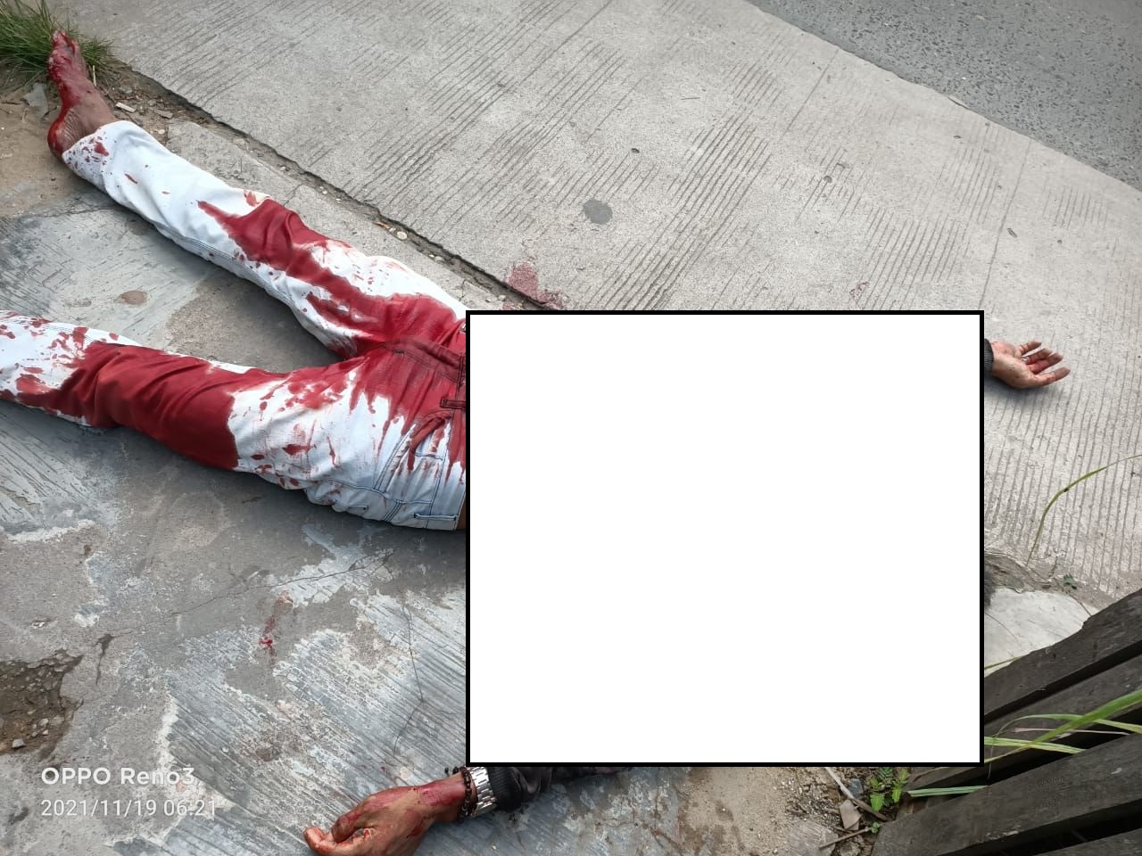 Korban saat ditemukan warga pada pagi hari usai pesta miras jenis aldo.